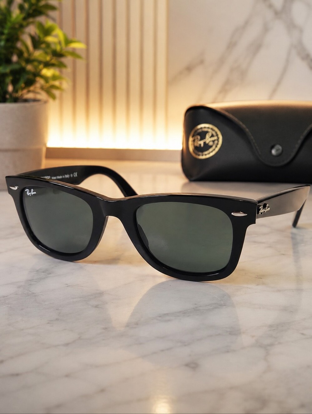 Ray-Ban Wayfarer Classic Sunglasses Black. Green Lenses, Made In Italy, Unisex